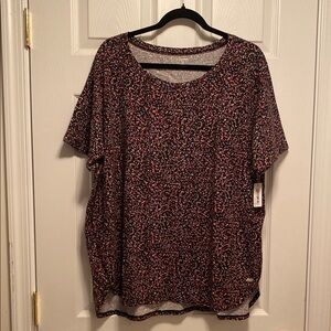 Amazon Essentials Boxy Short Sleeve T-Shirt…